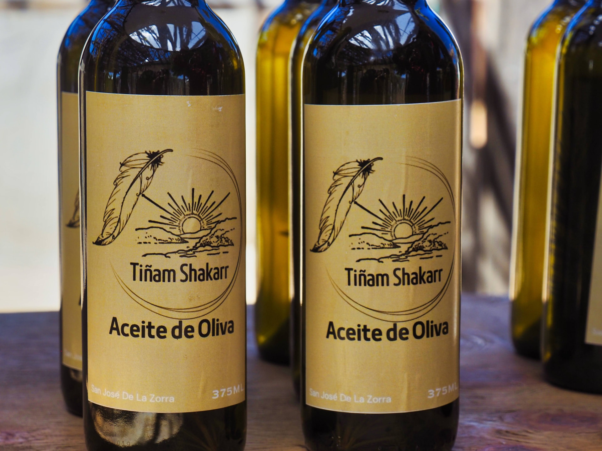 Botellas de aceite de oliva Tiñam Shakarr de San José de la Zorra